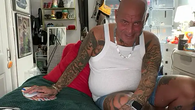 joeytatts66 online show from November 17, 2025, 2:37 am