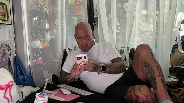 Snapshot of joeytatts66 chatting on August 6, 2026, 1:00 am joeytatts66 online show from August 6, 2026, 1:00 am