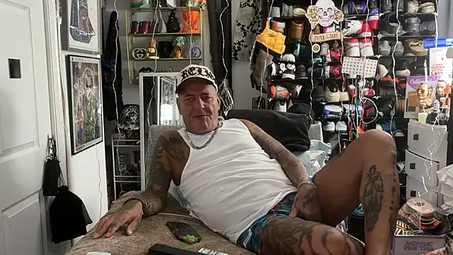 joeytatts66 online show from February 26, 2026, 3:17 am