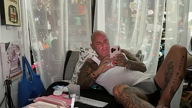 Snapshot of joeytatts66 chatting on August 1, 2026, 2:31 am joeytatts66 online show from August 1, 2026, 2:31 am