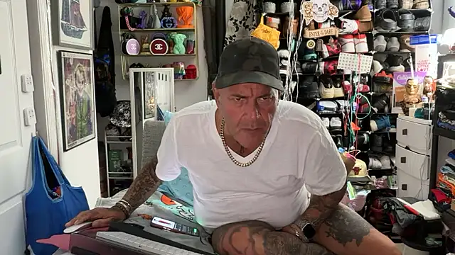 joeytatts66 online show from April 2, 2026, 1:57 am