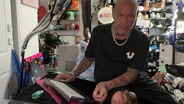 joeytatts66 online show from June 20, 2026, 4:50 am