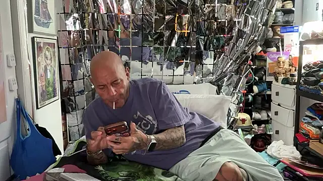 joeytatts66 online show from May 3, 2026, 1:44 am