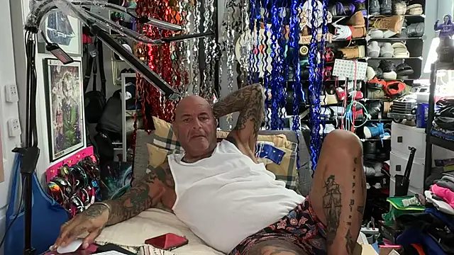 joeytatts66 online show from June 6, 2026, 2:06 am