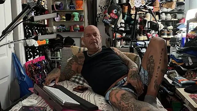 Snapshot of joeytatts66 chatting on June 24, 2026, 1:37 am joeytatts66 online show from June 24, 2026, 1:37 am