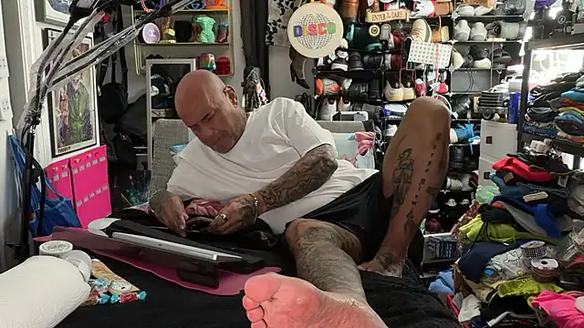 joeytatts66 online show from June 15, 2026, 2:45 am