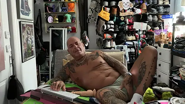 joeytatts66 online show from May 21, 2026, 1:58 am