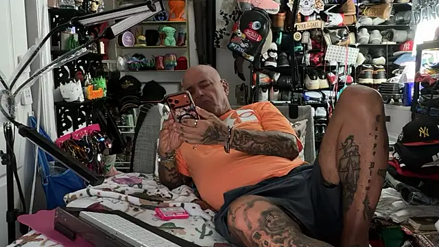 Snapshot of joeytatts66 chatting on July 1, 2026, 2:23 am joeytatts66 online show from July 1, 2026, 2:23 am