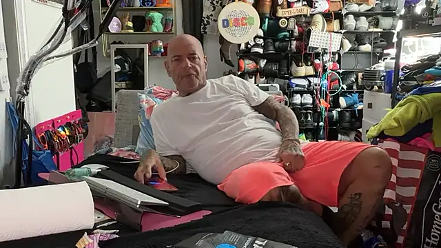 joeytatts66 online show from June 17, 2026, 3:17 am