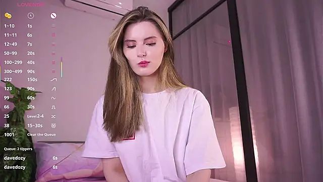 LoraDevon online show from October 29, 2025, 5:23 pm