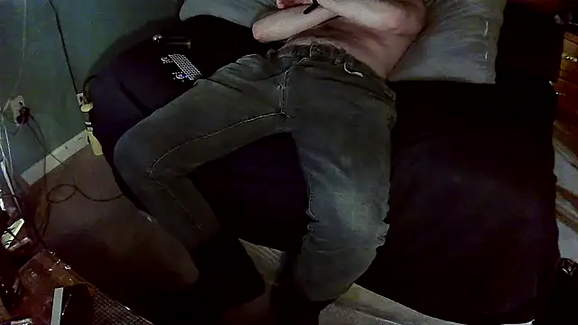 Spunwhiteboy1992 online show from October 13, 2025, 4:14 am