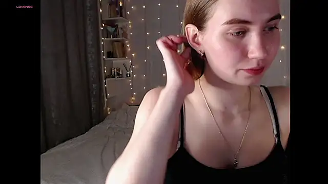 Miya Mark online show from September 12, 2025, 6:29 pm