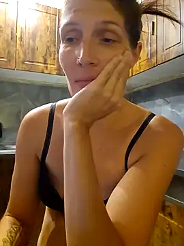 Snapshot of Lenchen_ chatting on June 11, 2026, 7:33 pm Lenchen online show from June 11, 2026, 7:33 pm