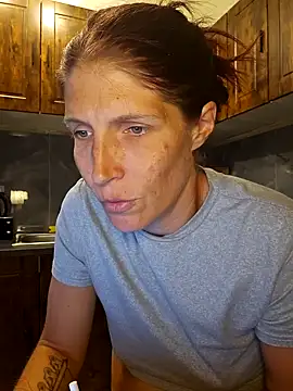 Snapshot of Lenchen_ chatting on April 27, 2026, 7:45 pm Lenchen online show from April 27, 2026, 7:45 pm