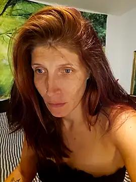 Snapshot of Lenchen_ chatting on July 4, 2026, 7:29 pm Lenchen online show from July 4, 2026, 7:29 pm
