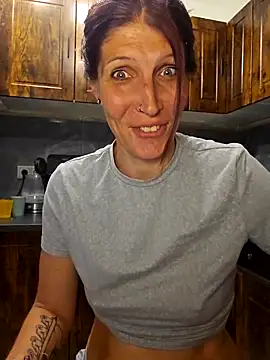 Snapshot of Lenchen_ chatting on April 11, 2026, 8:12 pm Lenchen online show from April 11, 2026, 8:12 pm