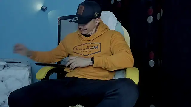 Alex motta online show from October 28, 2025, 4:02 am