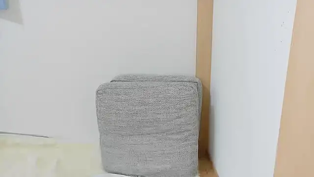 Snapshot of Hana-tan chatting on October 17, 2025, 11:28 pm Hana-tan online show from October 17, 2025, 11:28 pm