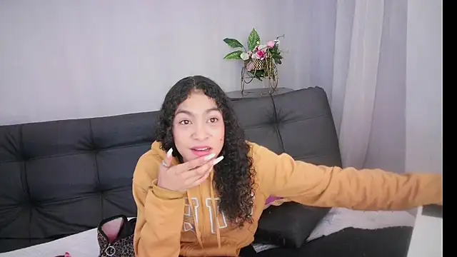 Snapshot of Aurora_ath chatting on January 11, 2025, 5:10 am Aurora ath online show from January 11, 2025, 5:10 am