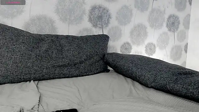 Snapshot of EngelFugler chatting on March 2, 2025, 2:15 pm EngelFugler online show from March 2, 2025, 2:15 pm