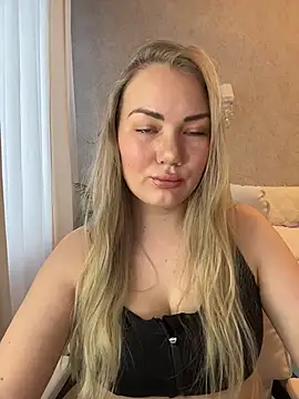 LianaCruz   online show from December 15, 2025, 7:25 am