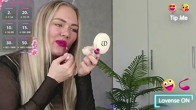 Snapshot of LianaCruz__ chatting on March 18, 2025, 9:01 am LianaCruz online show from March 18, 2025, 9:01 am