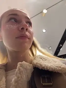 Lia  Love online show from October 8, 2025, 12:28 pm