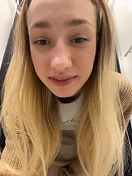 Lia  Love online show from November 25, 2025, 12:16 pm