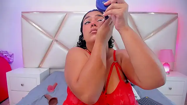 Snapshot of Tiffanymiller00 chatting on December 16, 2025, 3:05 pm Tiffanymiller00 online show from December 16, 2025, 3:05 pm