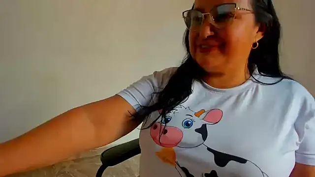 Snapshot of GiaNahomi chatting on March 8, 2025, 7:20 pm GiaNahomi online show from March 8, 2025, 7:20 pm