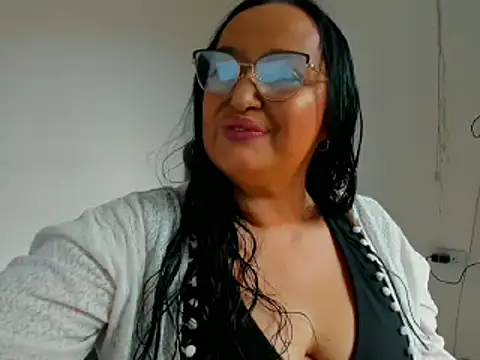 Snapshot of GiaNahomi chatting on March 6, 2025, 9:31 pm GiaNahomi online show from March 6, 2025, 9:31 pm