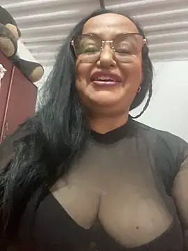 Snapshot of GiaNahomi chatting on January 6, 2025, 11:30 pm GiaNahomi online show from January 6, 2025, 11:30 pm