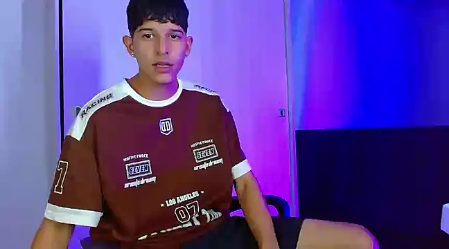 LiamGadiell online show from December 25, 2024, 3:40 am