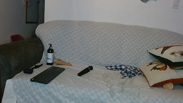 Snapshot of Vanessa_Aniston chatting on November 11, 2025, 9:15 am Vanessa Aniston online show from November 11, 2025, 9:15 am