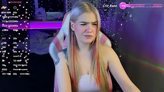 Snapshot of RedVelveten chatting on December 17, 2025, 5:40 pm RedVelveten online show from December 17, 2025, 5:40 pm