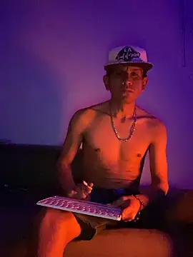 Snapshot of oiram27 chatting on February 27, 2026, 2:39 pm oiram27 online show from February 27, 2026, 2:39 pm