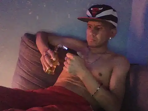 Snapshot of oiram27 chatting on December 19, 2025, 7:05 pm oiram27 online show from December 19, 2025, 7:05 pm