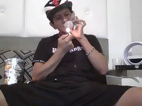 Snapshot of oiram27 chatting on November 9, 2025, 9:41 pm oiram27 online show from November 9, 2025, 9:41 pm