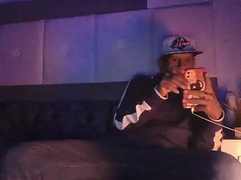 Snapshot of oiram27 chatting on December 3, 2025, 5:19 am oiram27 online show from December 3, 2025, 5:19 am