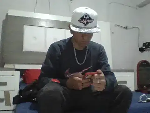 Snapshot of oiram27 chatting on March 9, 2026, 6:17 am oiram27 online show from March 9, 2026, 6:17 am