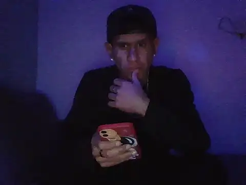 Snapshot of oiram27 chatting on December 21, 2025, 1:52 am oiram27 online show from December 21, 2025, 1:52 am