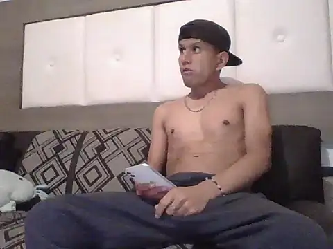 Snapshot of oiram27 chatting on November 20, 2025, 12:33 am oiram27 online show from November 20, 2025, 12:33 am