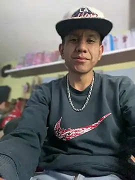 Snapshot of oiram27 chatting on April 1, 2026, 8:37 am oiram27 online show from April 1, 2026, 8:37 am