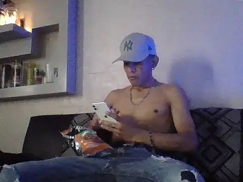 Snapshot of oiram27 chatting on December 16, 2025, 9:19 pm oiram27 online show from December 16, 2025, 9:19 pm