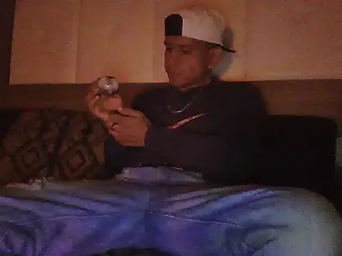 Snapshot of oiram27 chatting on November 17, 2025, 10:08 am oiram27 online show from November 17, 2025, 10:08 am