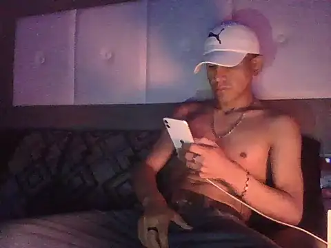 Snapshot of oiram27 chatting on November 26, 2025, 12:21 am oiram27 online show from November 26, 2025, 12:21 am