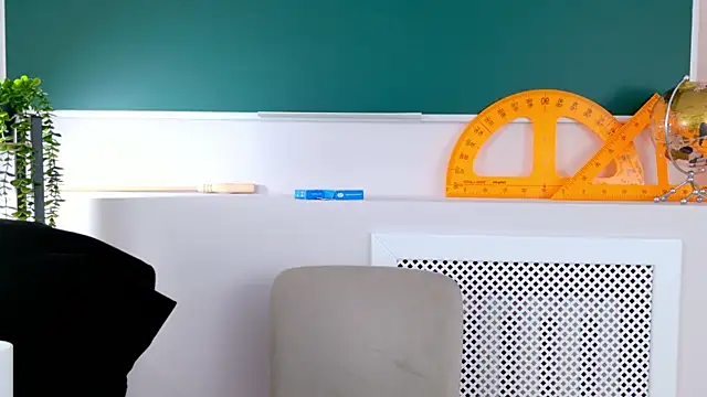 Snapshot of milaleoneli chatting on October 22, 2025, 3:11 pm milaleoneli online show from October 22, 2025, 3:11 pm