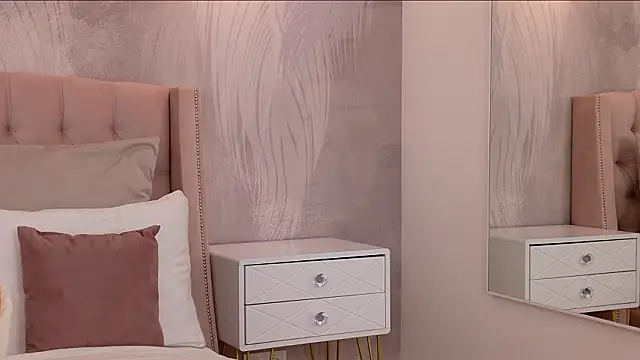 Snapshot of milaleoneli chatting on March 9, 2026, 3:04 pm milaleoneli online show from March 9, 2026, 3:04 pm