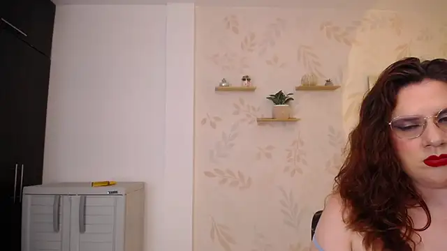 Snapshot of MartinaGuzmann chatting on December 1, 2025, 11:49 pm MartinaGuzmann online show from December 1, 2025, 11:49 pm