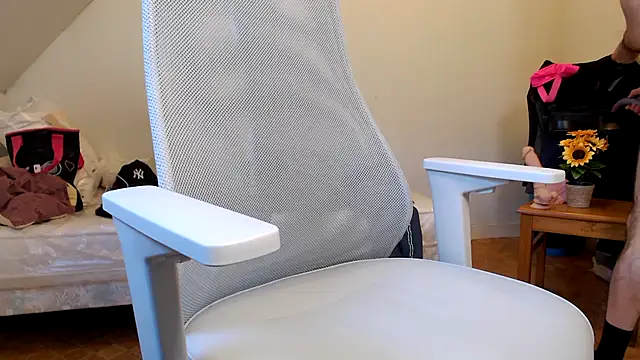 Snapshot of SteveStiffbone chatting on October 11, 2025, 1:56 pm SteveStiffbone online show from October 11, 2025, 1:56 pm